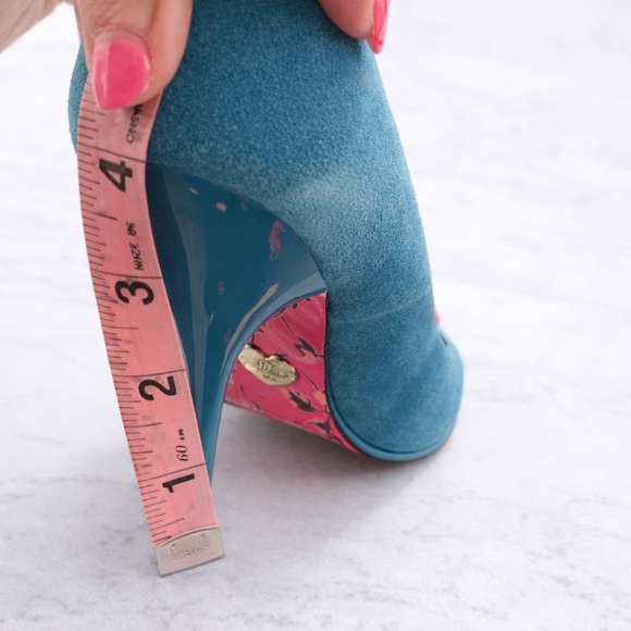 Betsey Johnson Teal Blue Suede Pumps Pink Sole Heels Size 8.5 - Picture 6 of 9